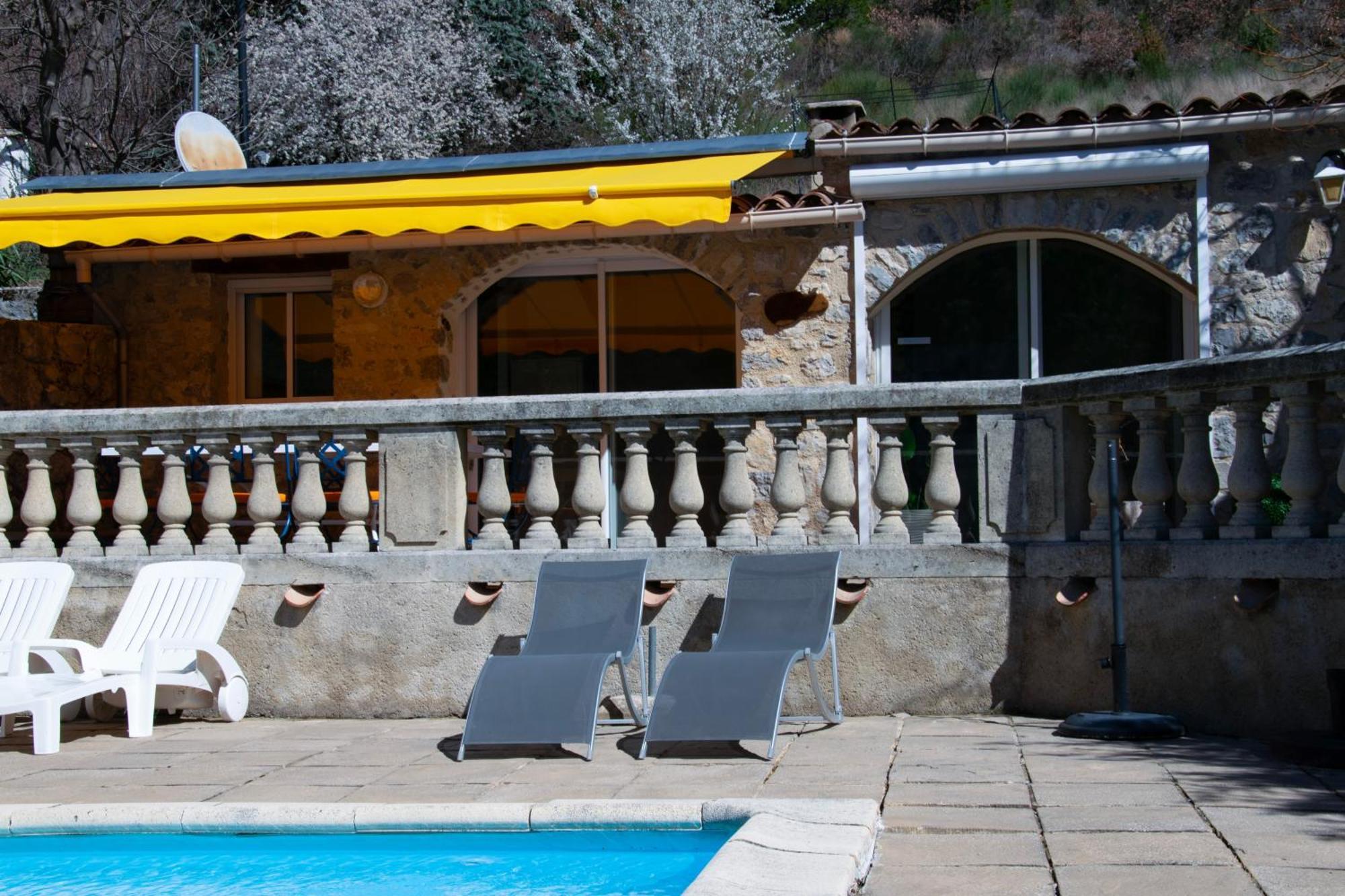Les Grands Pres Des Baronnies Guest House La Roche-sur-le-Buis Bagian luar foto