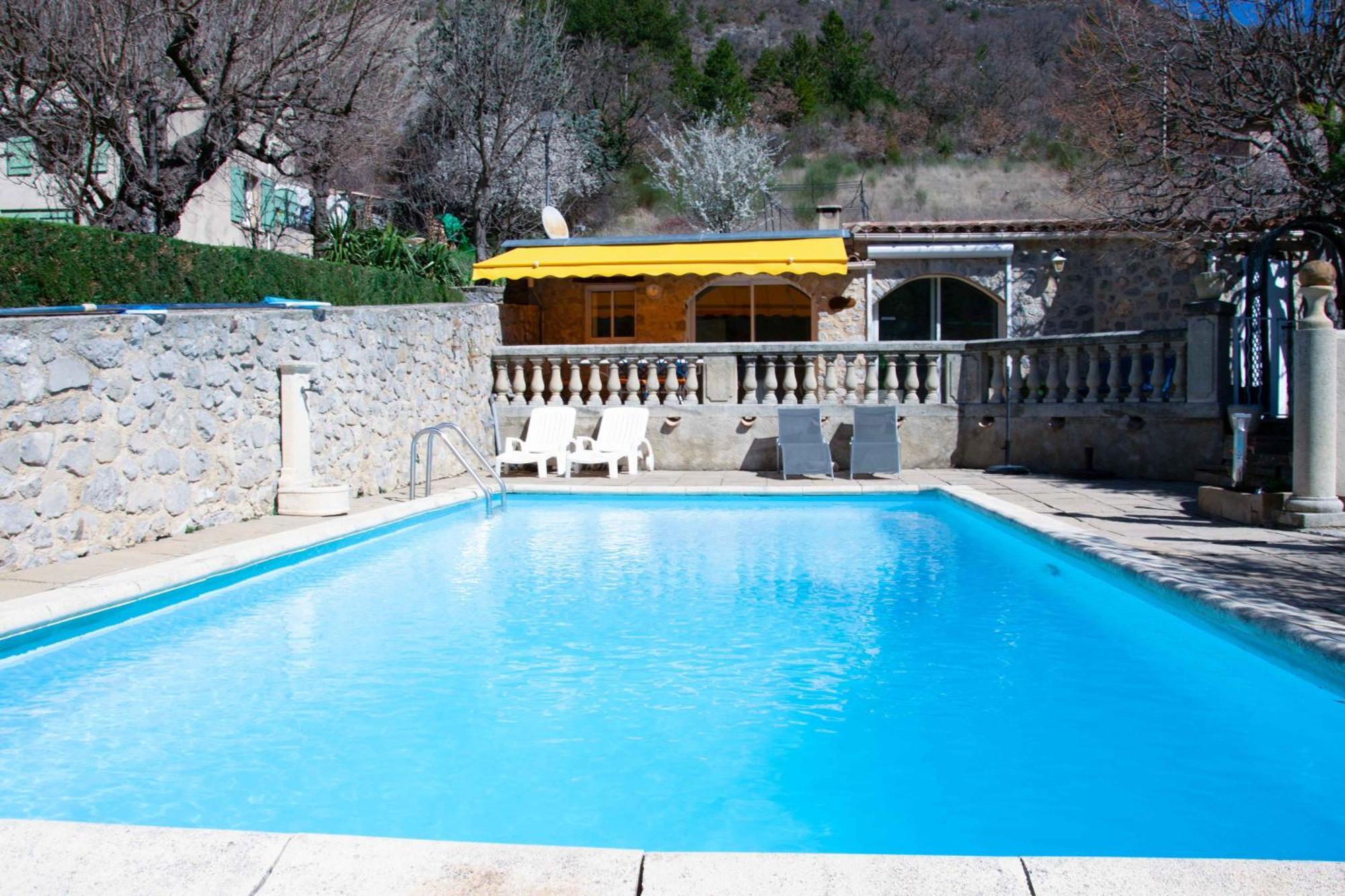 Les Grands Pres Des Baronnies Guest House La Roche-sur-le-Buis Bagian luar foto